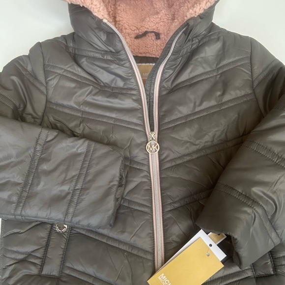 Michael Kors Kids Puffer Jacket in Dark gray with Soft Pink lining Hooded - Picture 2 of 3